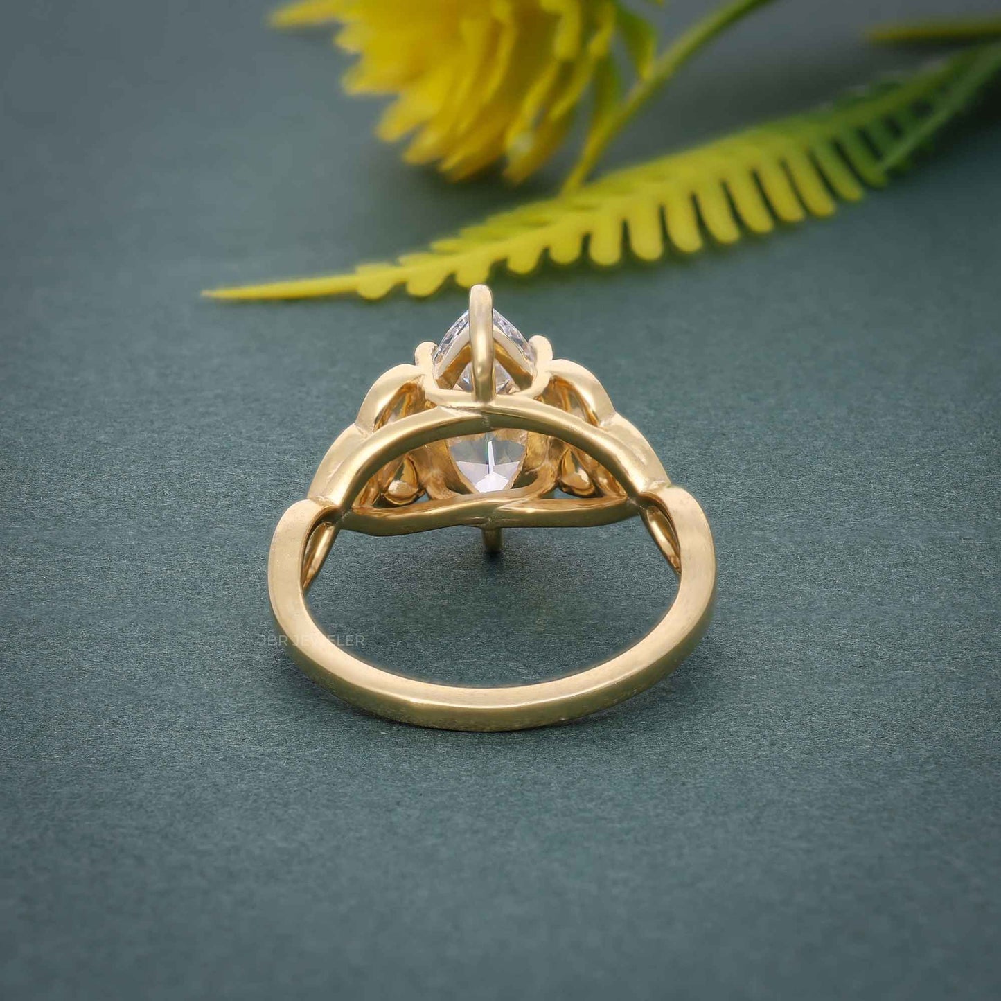 Bague de fiançailles en diamants cultivés en laboratoire de marquise celtique entrelacée