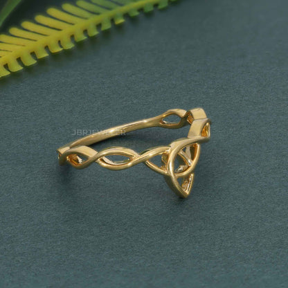 Celtic knot Plain Gold Irish wedding band