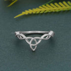 Celtic knot Plain Gold Irish wedding band - JBR Jeweler