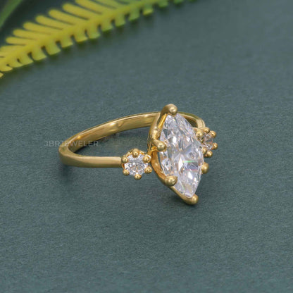 Bague de fiançailles classique en moissanite taille marquise à trois pierres