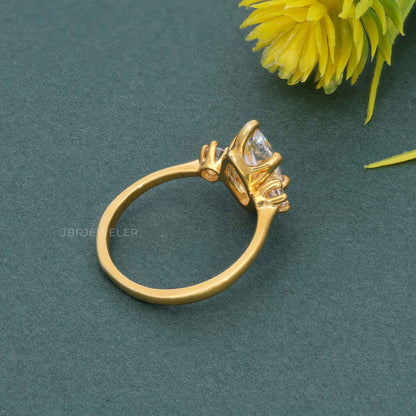 Bague de fiançailles classique à trois pierres taille marquise cultivée en laboratoire