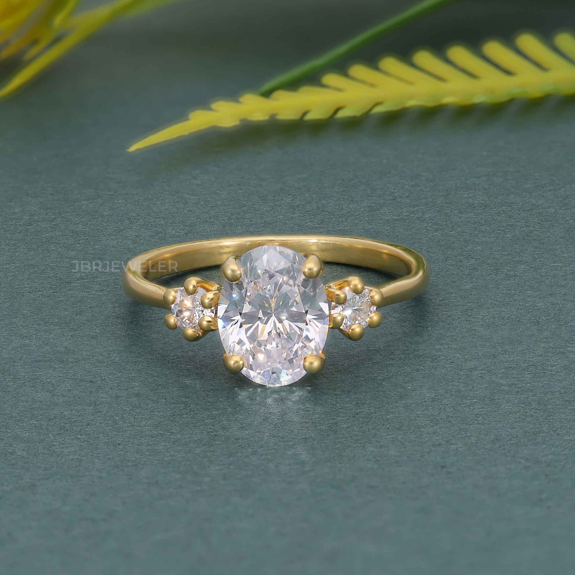 Bague de fiançailles classique à trois pierres, taille ovale, cultivée en laboratoire