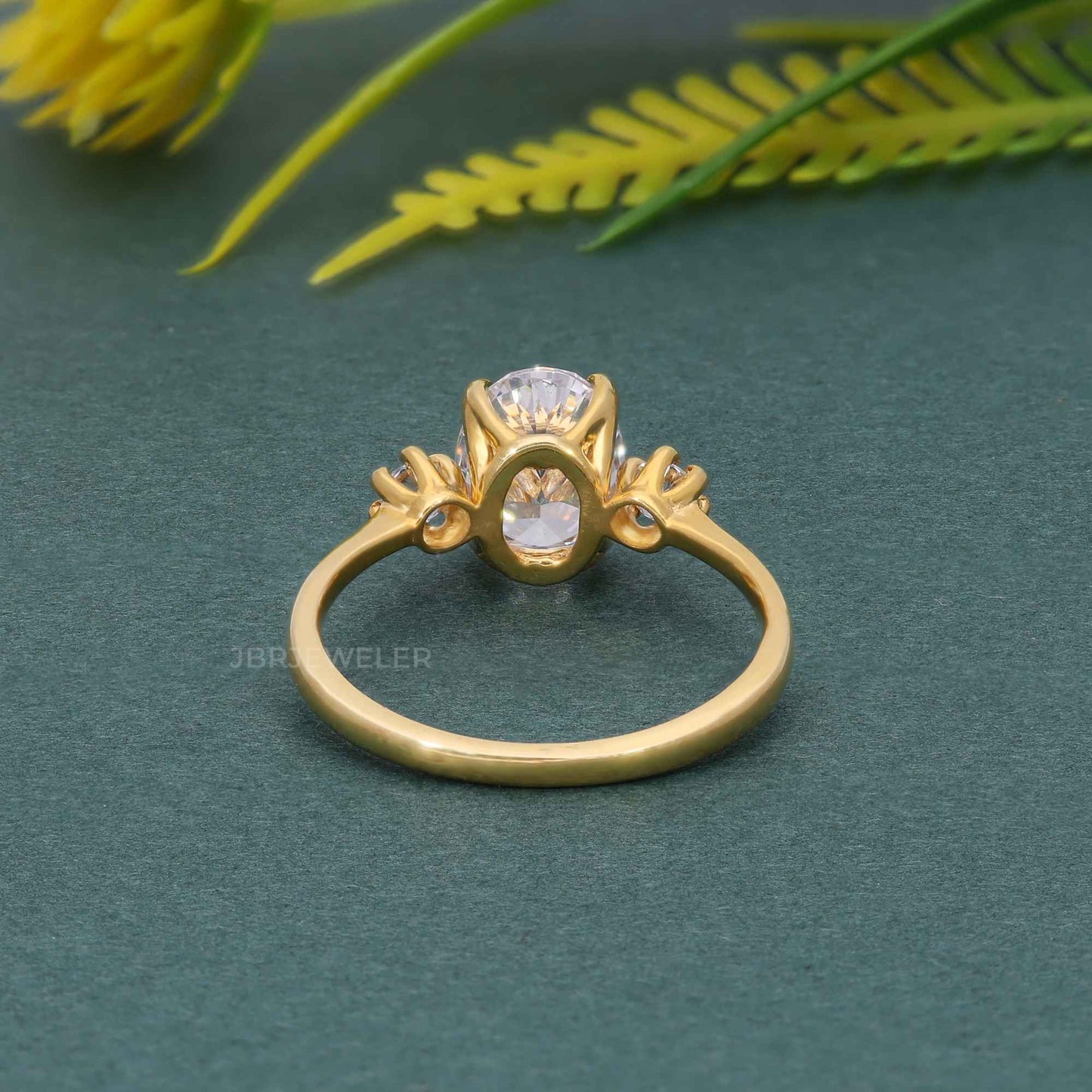 Bague de fiançailles classique à trois pierres, taille ovale, cultivée en laboratoire