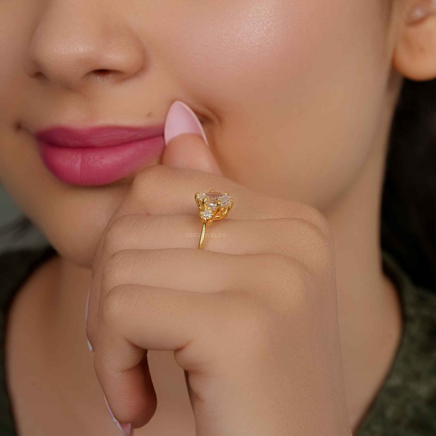 Bague de fiançailles classique à trois pierres taillées en poire, cultivée en laboratoire