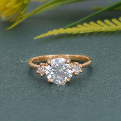 Bague de fiançailles classique à trois pierres rondes cultivées en laboratoire