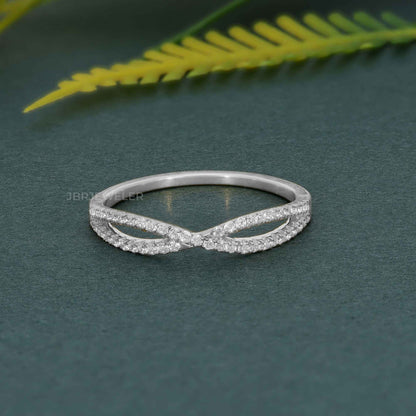 Alliance diamant Moissanite sertie de pavés croisés