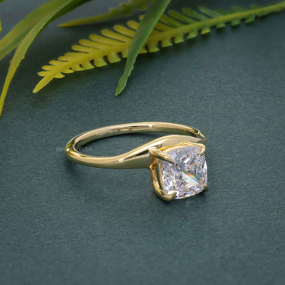 Bague de fiançailles moissanite taille coussin incurvée