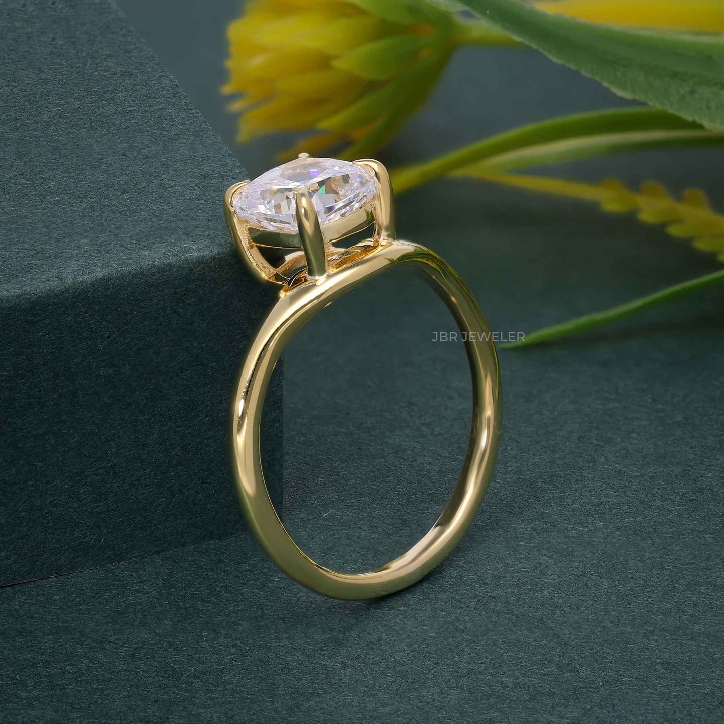 Bague de fiançailles moissanite taille coussin incurvée