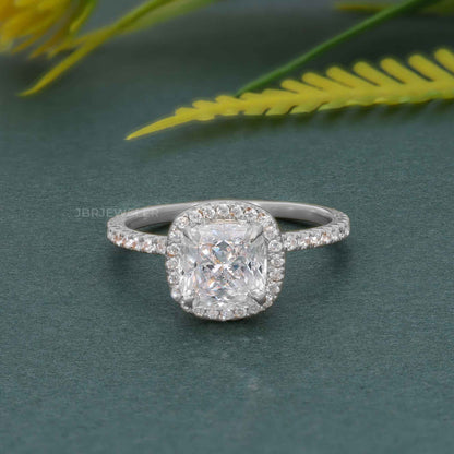 Bague de fiançailles diamant halo moissanite taille coussin