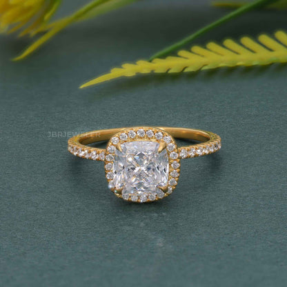 Bague de fiançailles diamant halo moissanite taille coussin