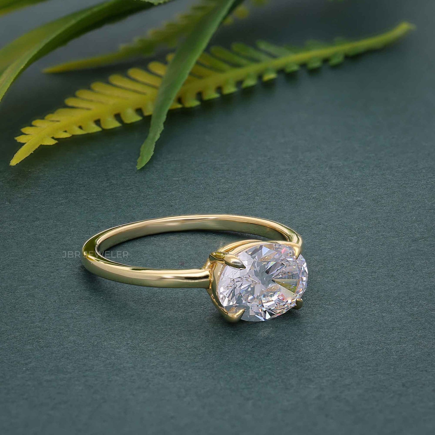 Bague de fiançailles ovale en diamant cultivé en laboratoire East West