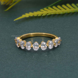 Bague de mariage en diamant moissanite taille ovale flottante