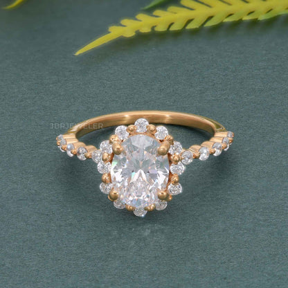 Bague halo de diamants ovales à griffes partagées flottantes cultivées en laboratoire