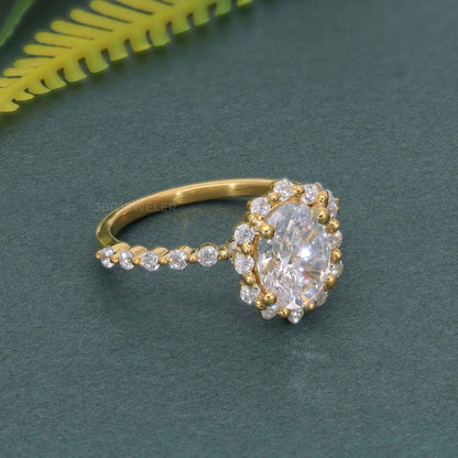 Bague halo de diamants ovales à griffes partagées flottantes cultivées en laboratoire