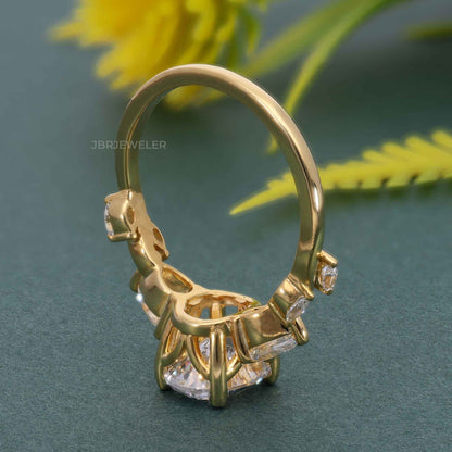 Bague de fiançailles en diamant moissanite ovale à trois pierres florales