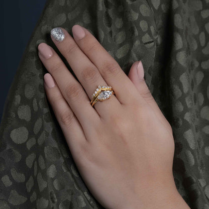 Bague de mariage en diamant taille marquise cultivée en laboratoire avec bande incurvée