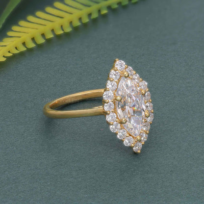 Bague de fiançailles avec diamants cultivés en laboratoire Lotus Halo Marquise