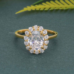 Bague de fiançailles ovale en diamant moissanite Lotus Halo