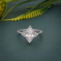 Bague de fiançailles en diamant moissanite taille marquise Muse