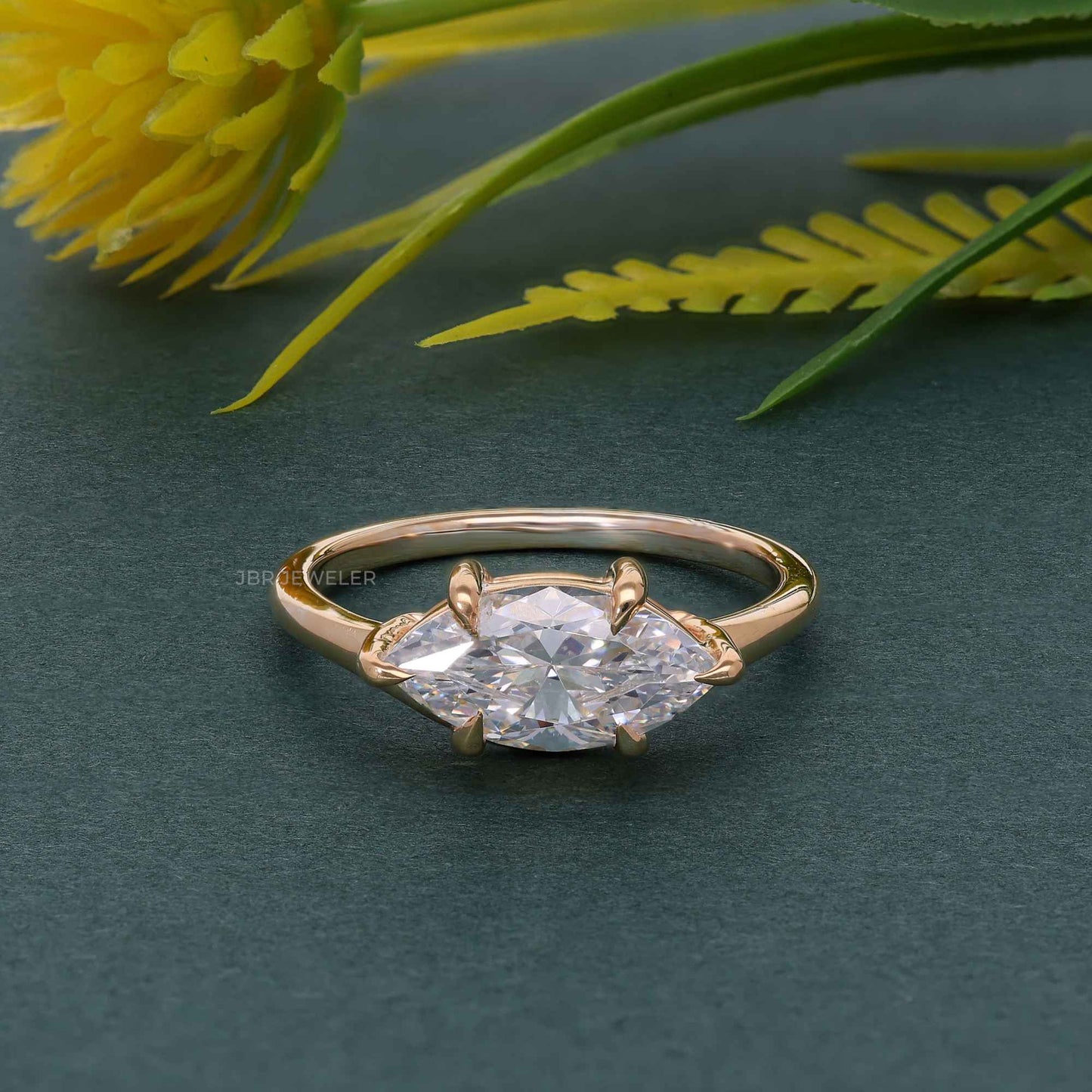 Bague de fiançailles incurvée en diamants cultivés en laboratoire, taille marquise EW