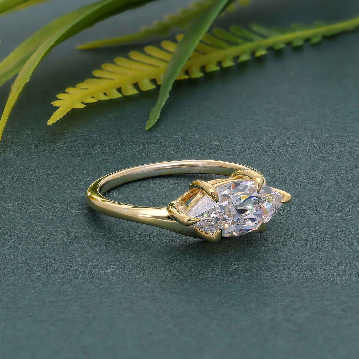 Bague de fiançailles incurvée en diamants cultivés en laboratoire, taille marquise EW