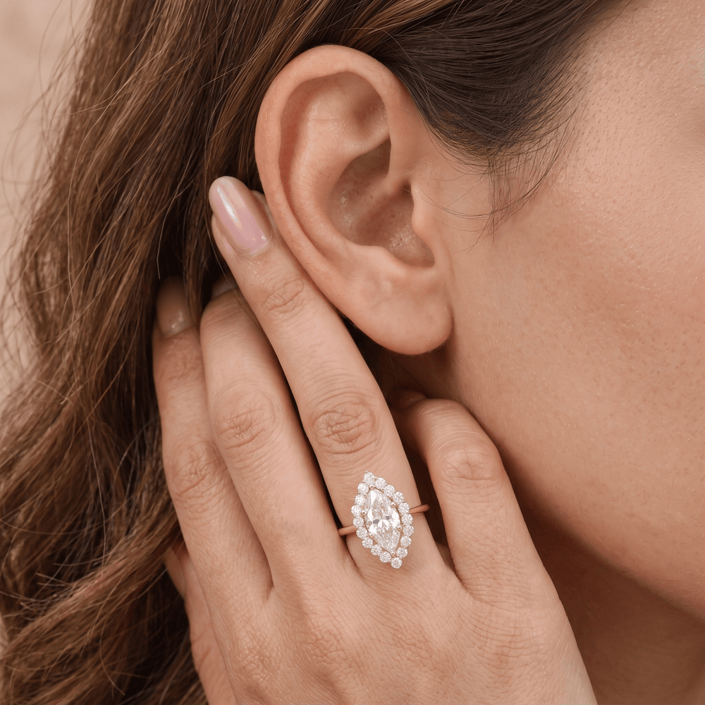 Minimalist ladies ring with lab grown diamond