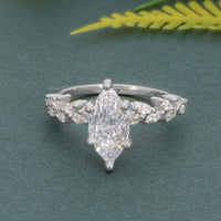 Marquise Moissanit Diamant-Verlobungsring mit Akzentstein