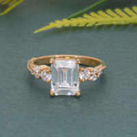 Bague de fiançailles en diamant Moissanite émeraude à trois pierres Milgrain