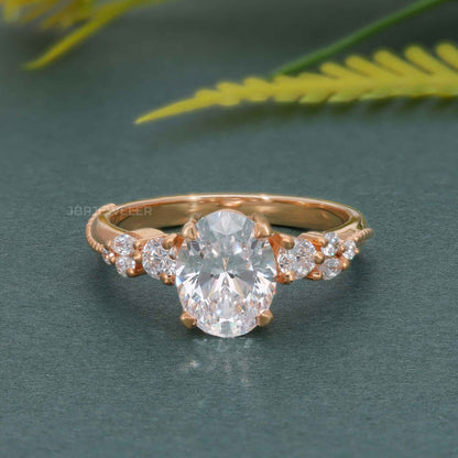 Bague de fiançailles en diamant cultivé en laboratoire ovale à trois pierres Milgrain