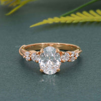 Bague de fiançailles en diamant moissanite ovale à trois pierres Milgrain