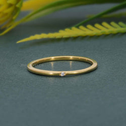 Bague de mariage minimaliste en diamant de laboratoire mince et unique