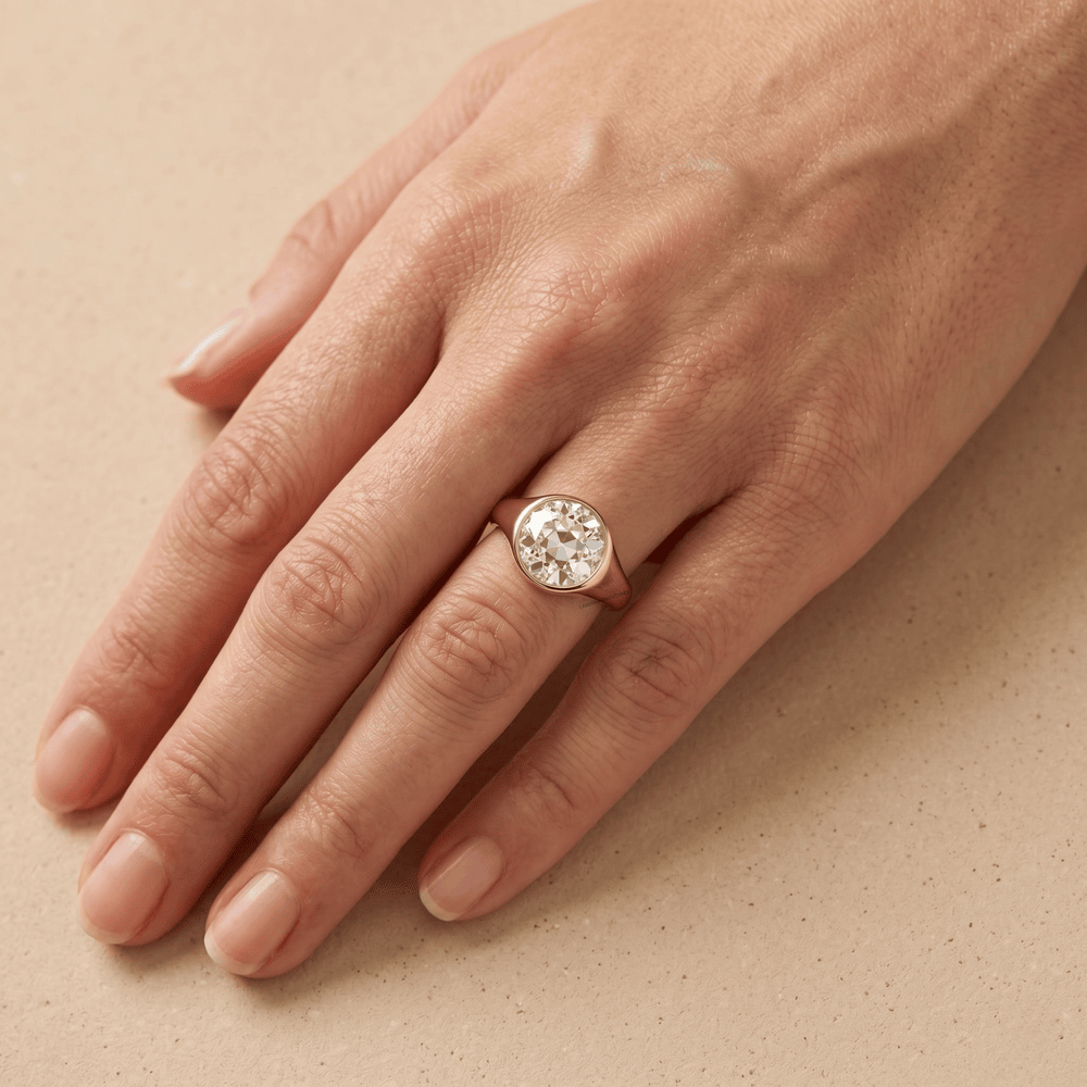 Minimalist lab diamond solitaire