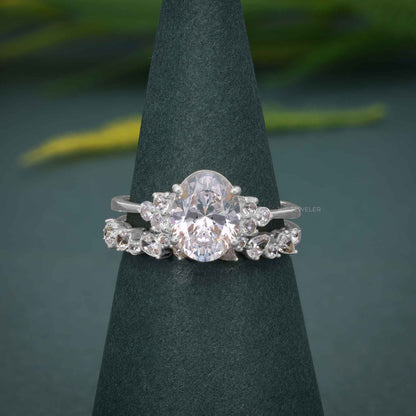 Bague de mariage en diamant moissanite à grappes de taille ovale avec bande