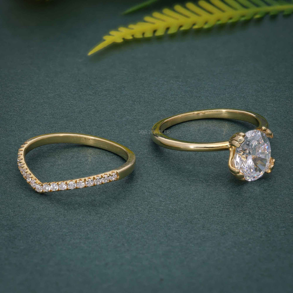 Oval Cut Moissanite Solitaire Engagement Ring Set With Curved Matching Band