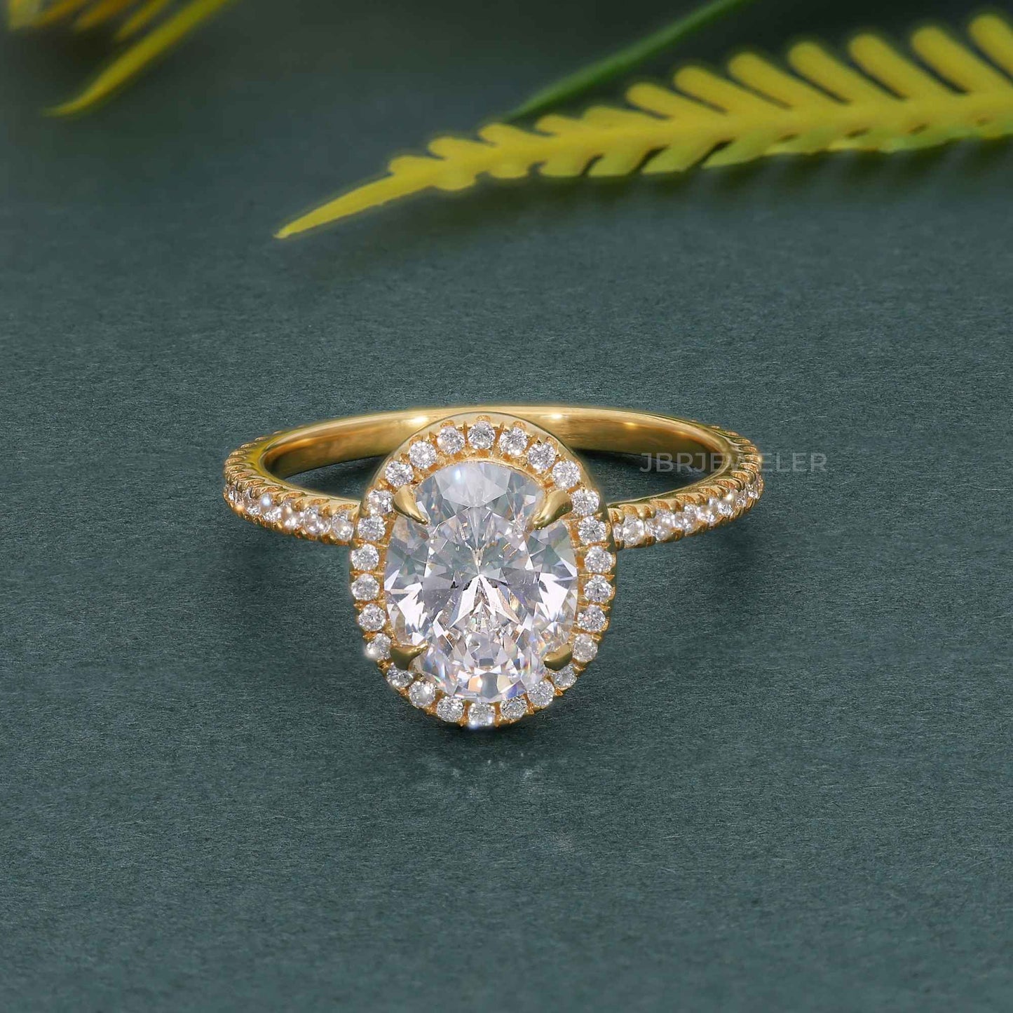 Bague de fiançailles halo de diamants cultivés en laboratoire taille ovale