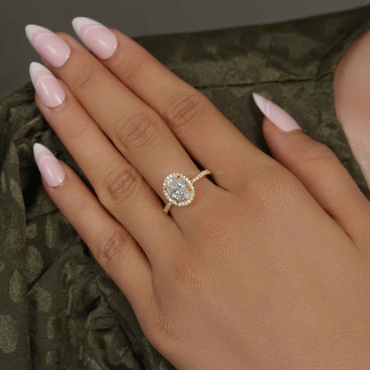 Bague de fiançailles halo de diamants cultivés en laboratoire taille ovale