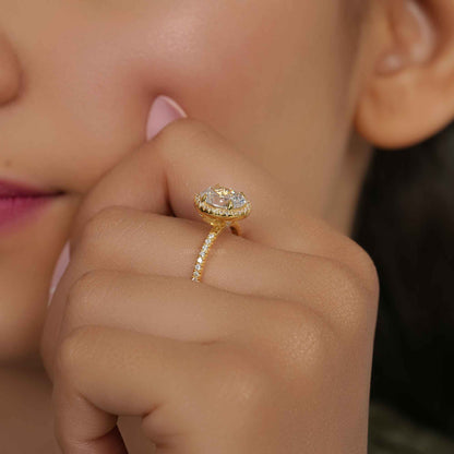 Bague de fiançailles halo de diamants cultivés en laboratoire taille ovale