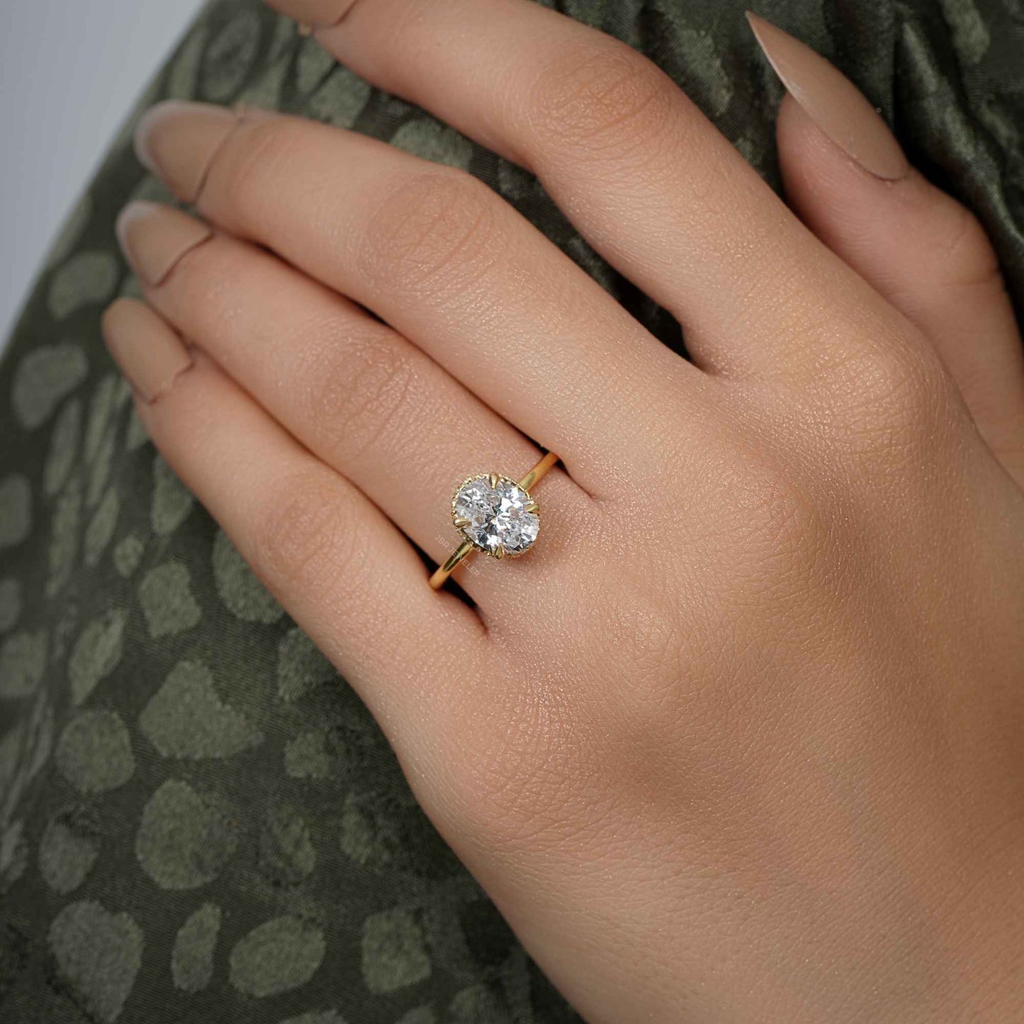 Bague solitaire moissanite à double halo caché et coupe ovale