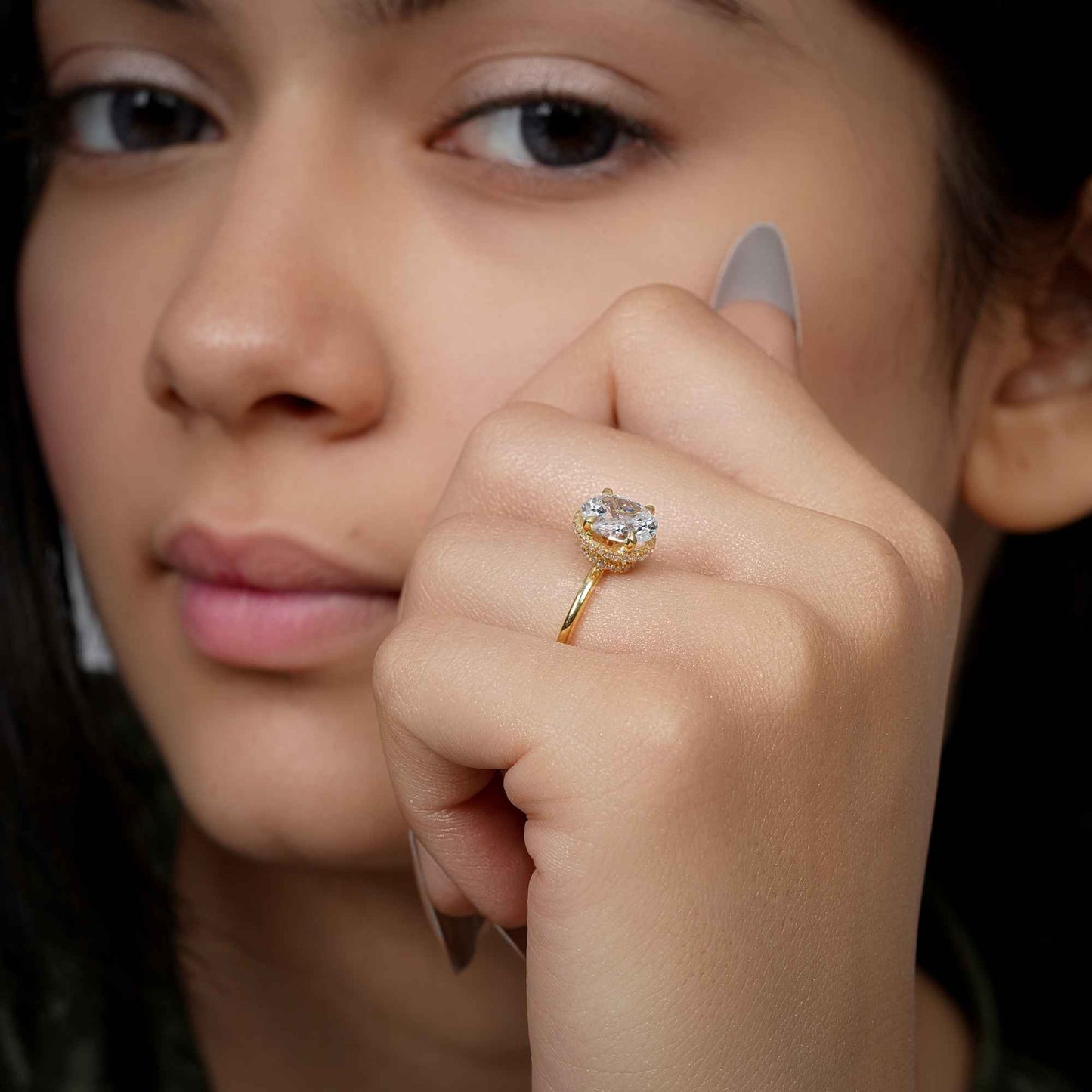 Bague de fiançailles cultivée en laboratoire à double halo caché et taille ovale