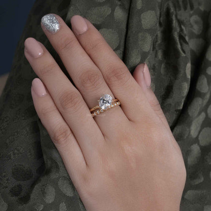 Bague en diamant cultivé en laboratoire de coupe ovale avec ensembles de mariée à bande d'éternité complète