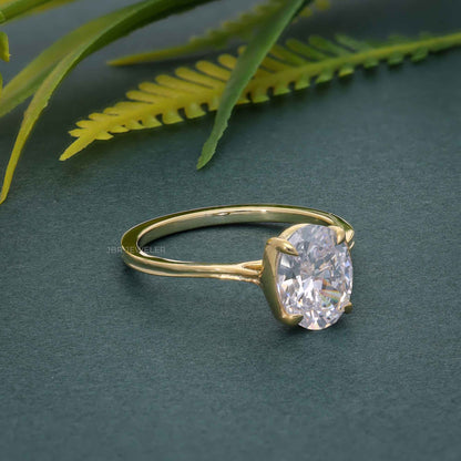 Bague de fiançailles en diamant moissanite ovale Silhouette