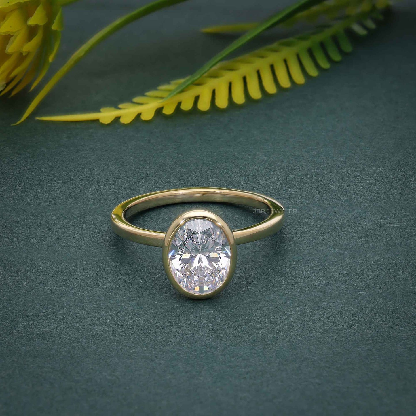 Bague de fiançailles ovale en diamants cultivés en laboratoire, sertie d'une lunette classique