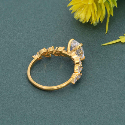 Bague de fiançailles ovale en diamant cultivé en laboratoire avec accent marquise