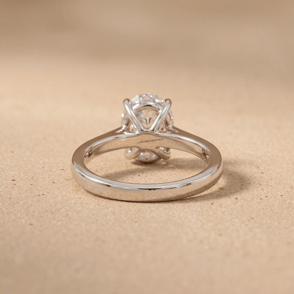 Oval diamond ring for romantic proposal gift