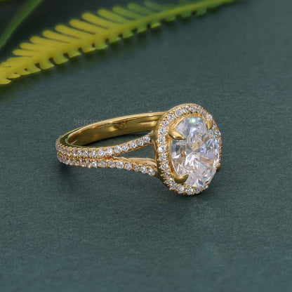 Bague de fiançailles ovale en diamant moissanite à tige fendue et halo