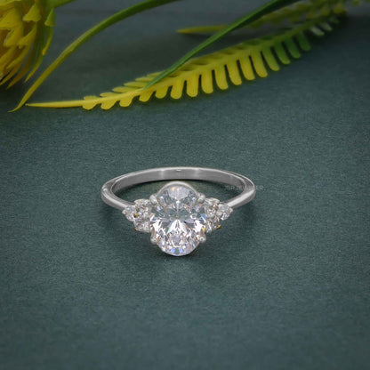 Bague de fiançailles en diamant moissanite taille ovale Muse