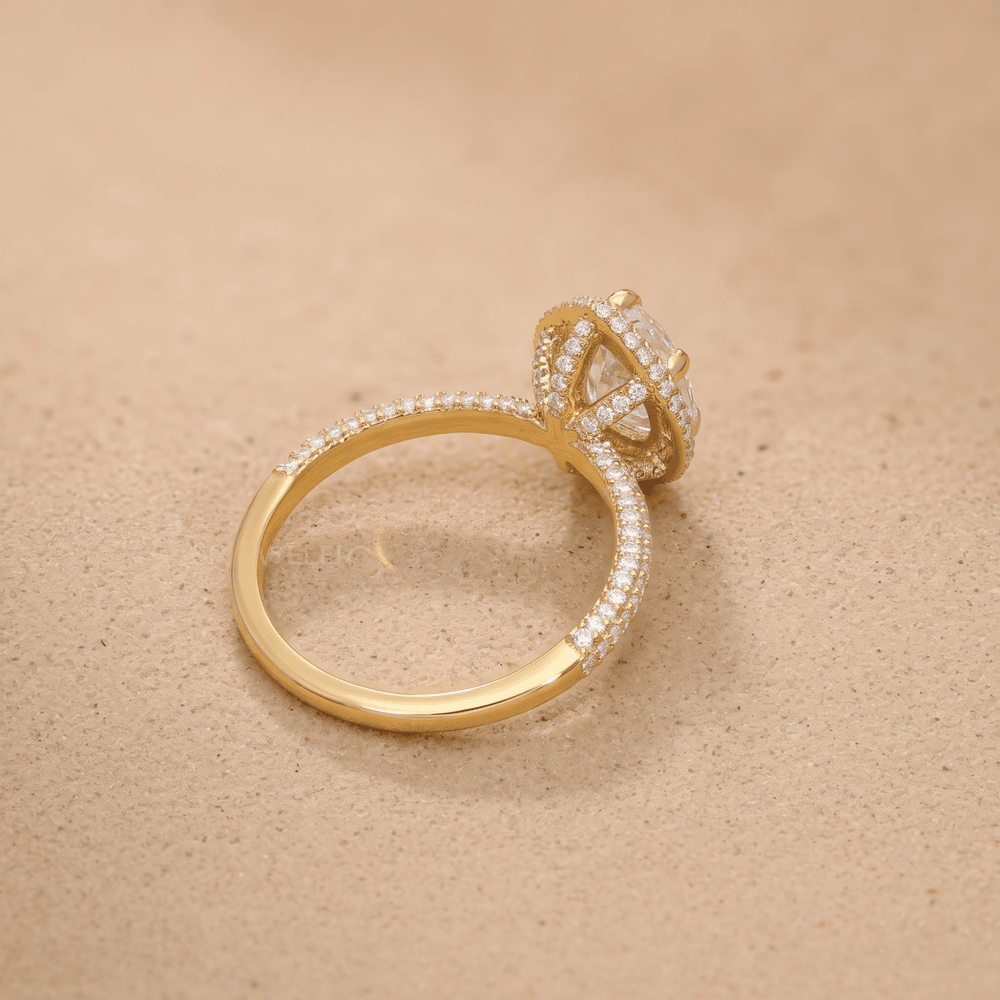 Pear cut lab diamond ring side profile detail