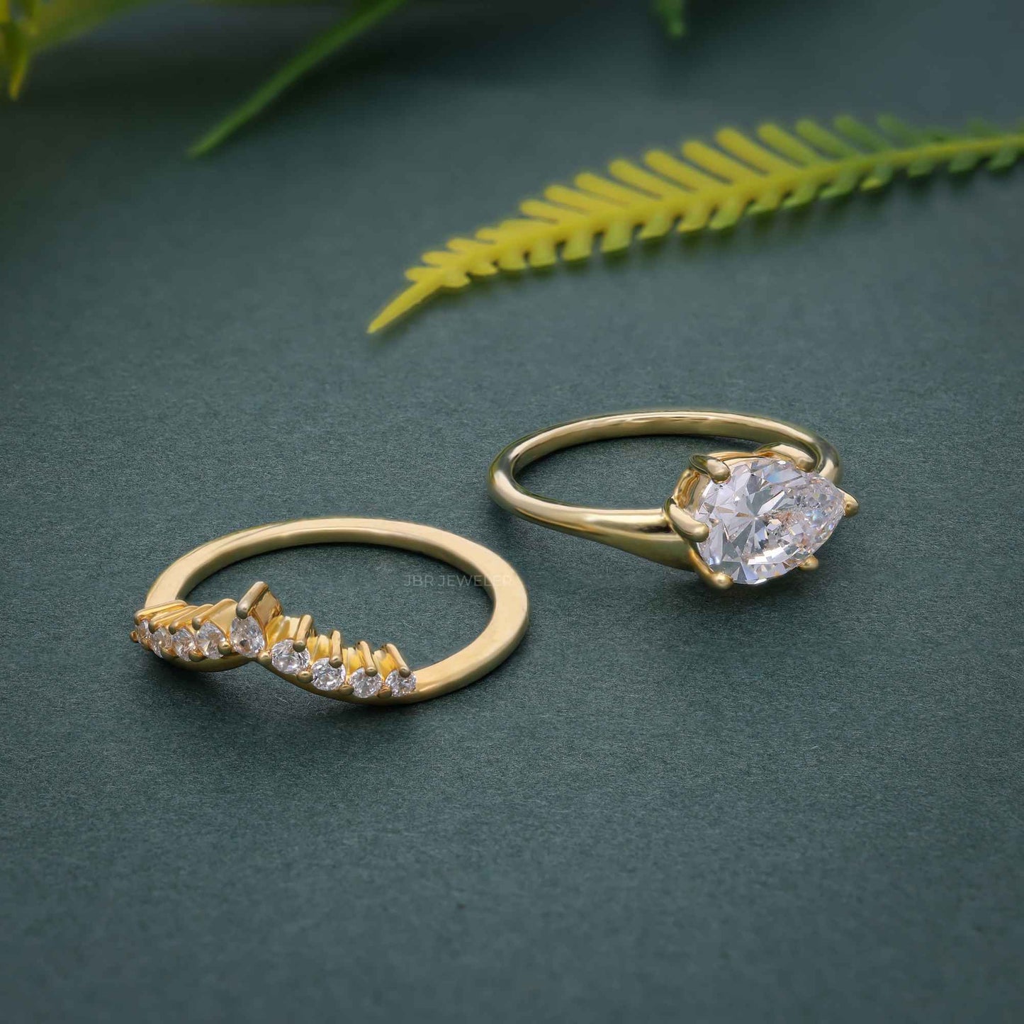 Pear Shape Lab-Grown Diamond Bridal Set Ring with Matching Band