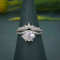 Pear Shape Moissanite-Grown Diamond Bridal Set Ring with Matching Band