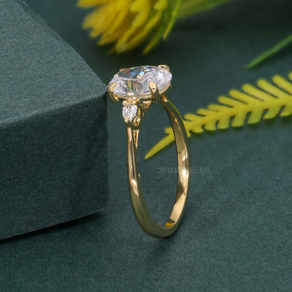 Bague en diamant moissanite ovale à trois pierres, ajustement parfait, avec poire latérale